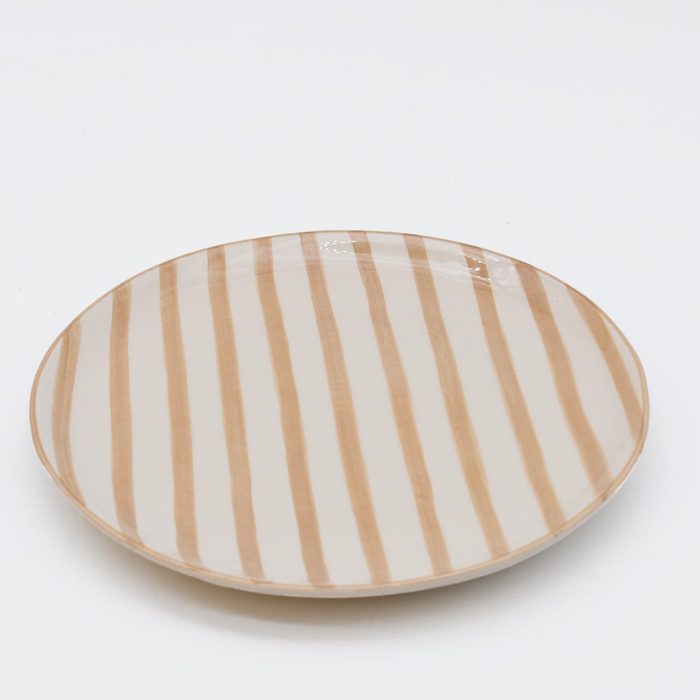 Assiette en porcelaine portugaise rayée marron et blanc Assiette rayée "Costa Nova Mar" 20cm - Moka