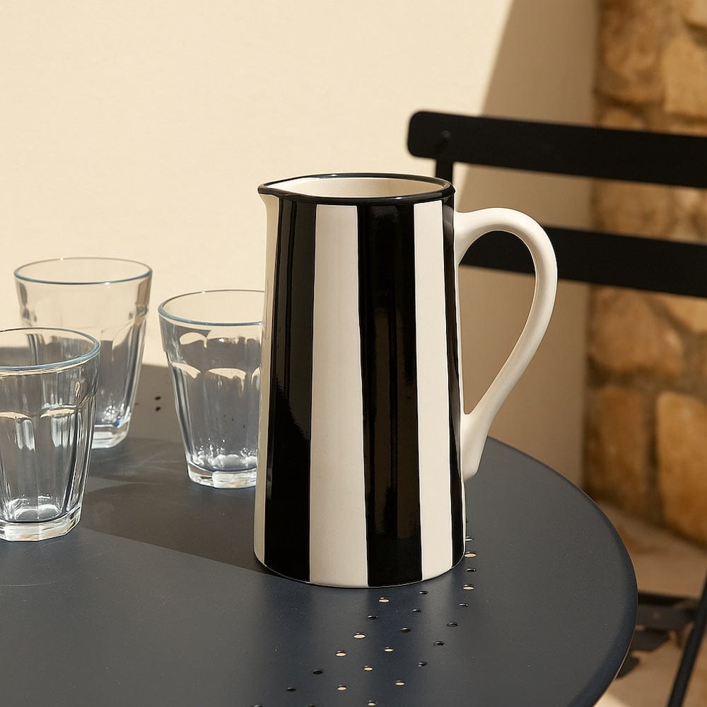 Carafe rayée en céramique noire Carafe rayée "Costa Nova Mar" - Noire