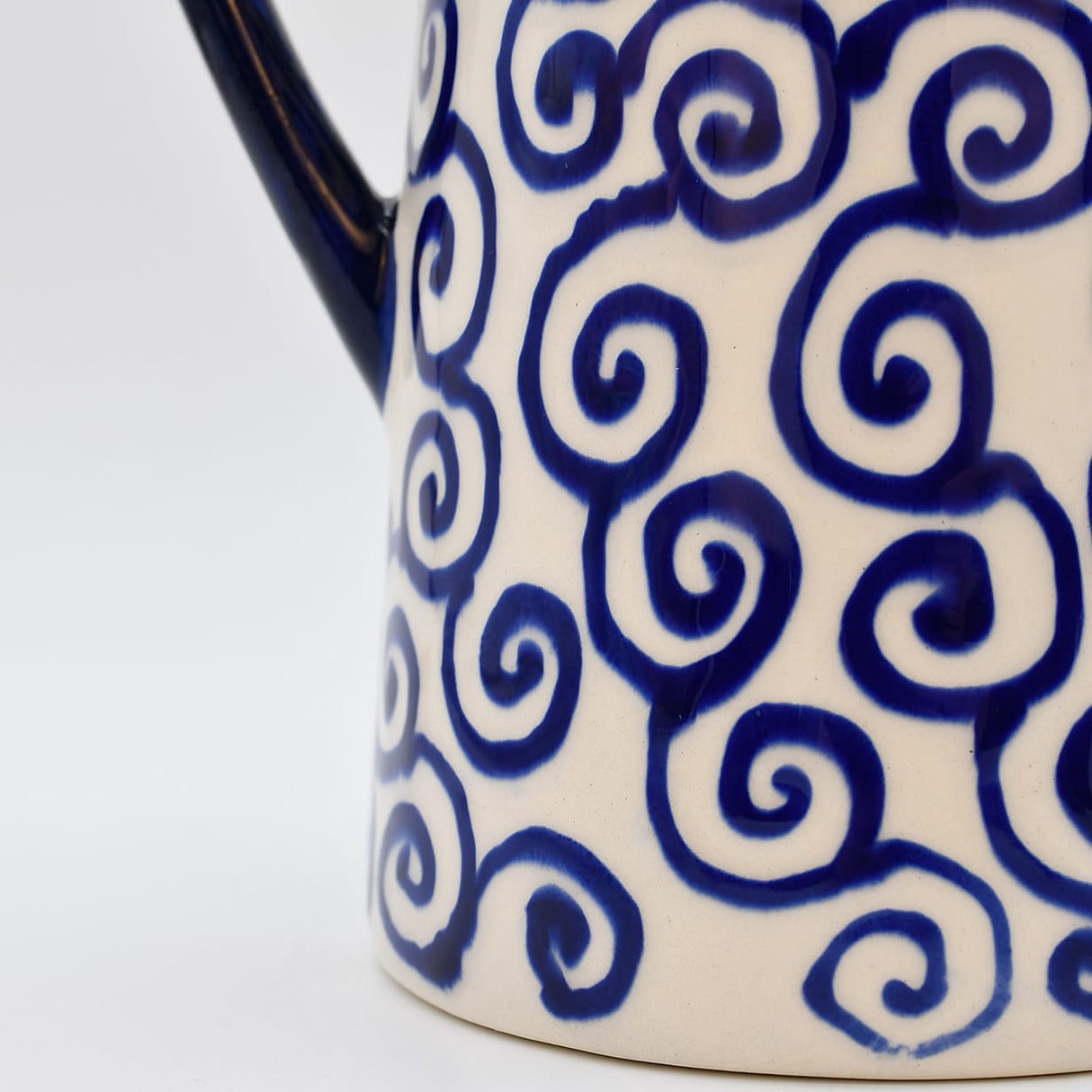 Carafe Tourbillon bleue en céramique artisanale Carafe “Redemoinho” - Bleu
