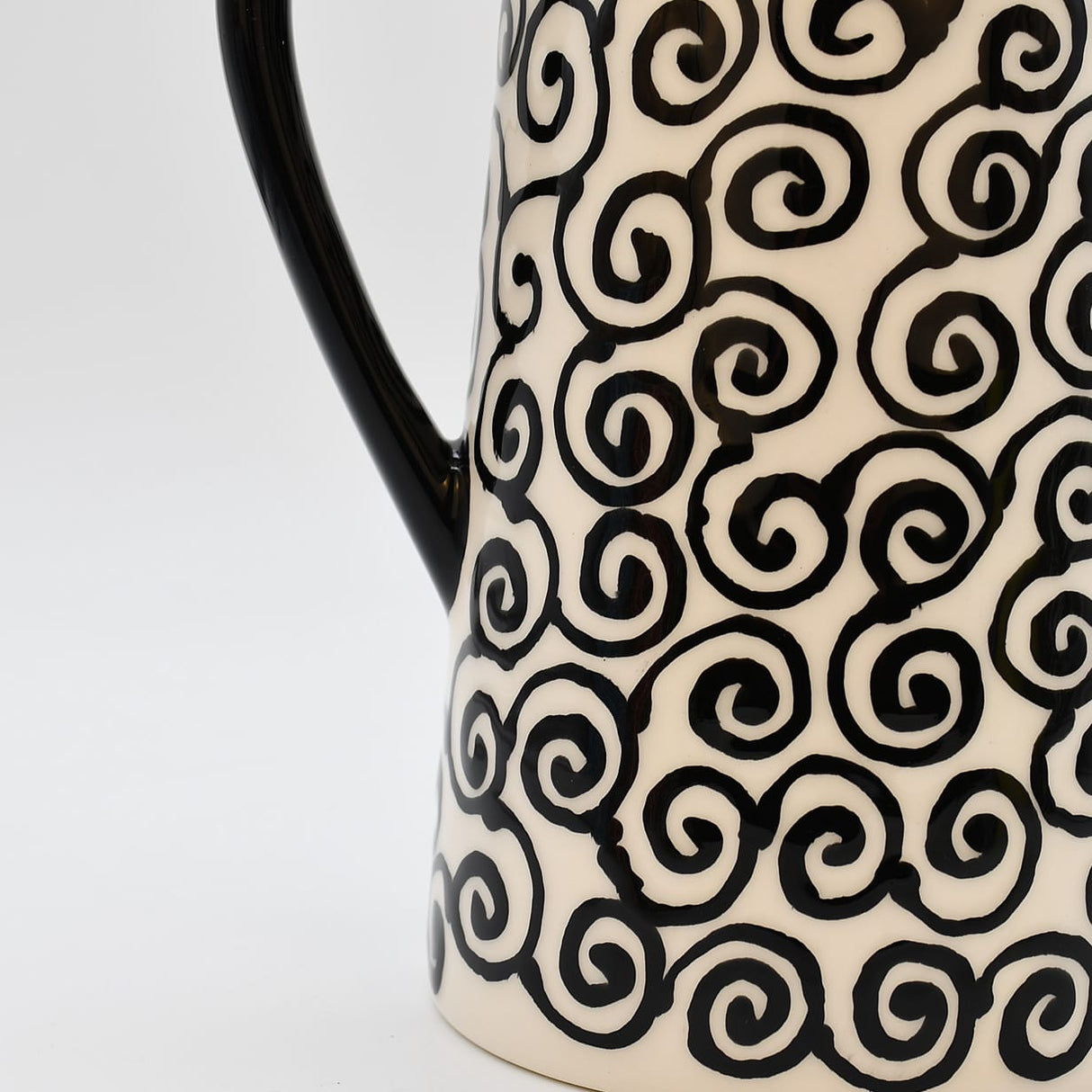 Carafe Tourbillon noire en céramique artisanale Carafe “Redemoinho” - Noir