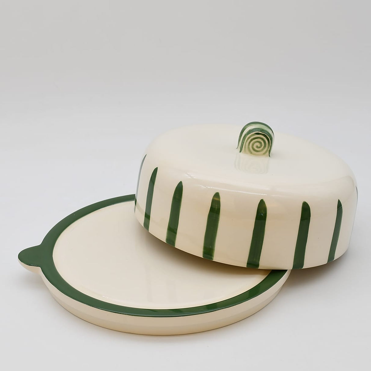 Plateau à fromage ou gâteau en céramique à rayures vertes Costa Nova Plateau à fromage ou gateau "Costa Nova Mar" - Vert