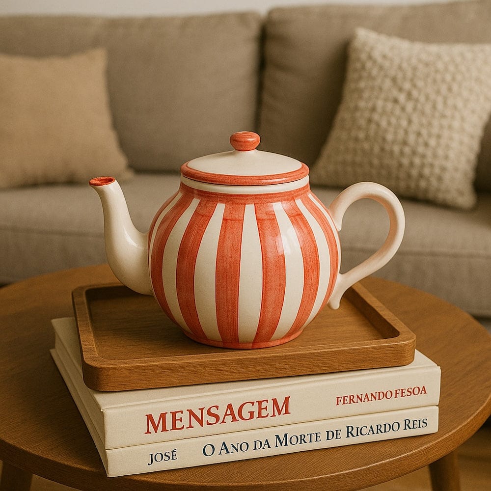 Théière en porcelaine rouge I Vaisselle du Portugal en ligne Théière rayée "Costa Nova Mar" - Rouge