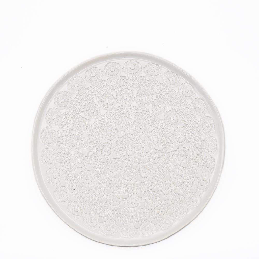 Assiette en céramique blanche I Motifs dentelles portugaises Assiette "Flores" blanche - 27 cm