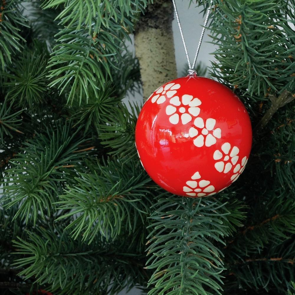 Ball decoration in solid red poplar