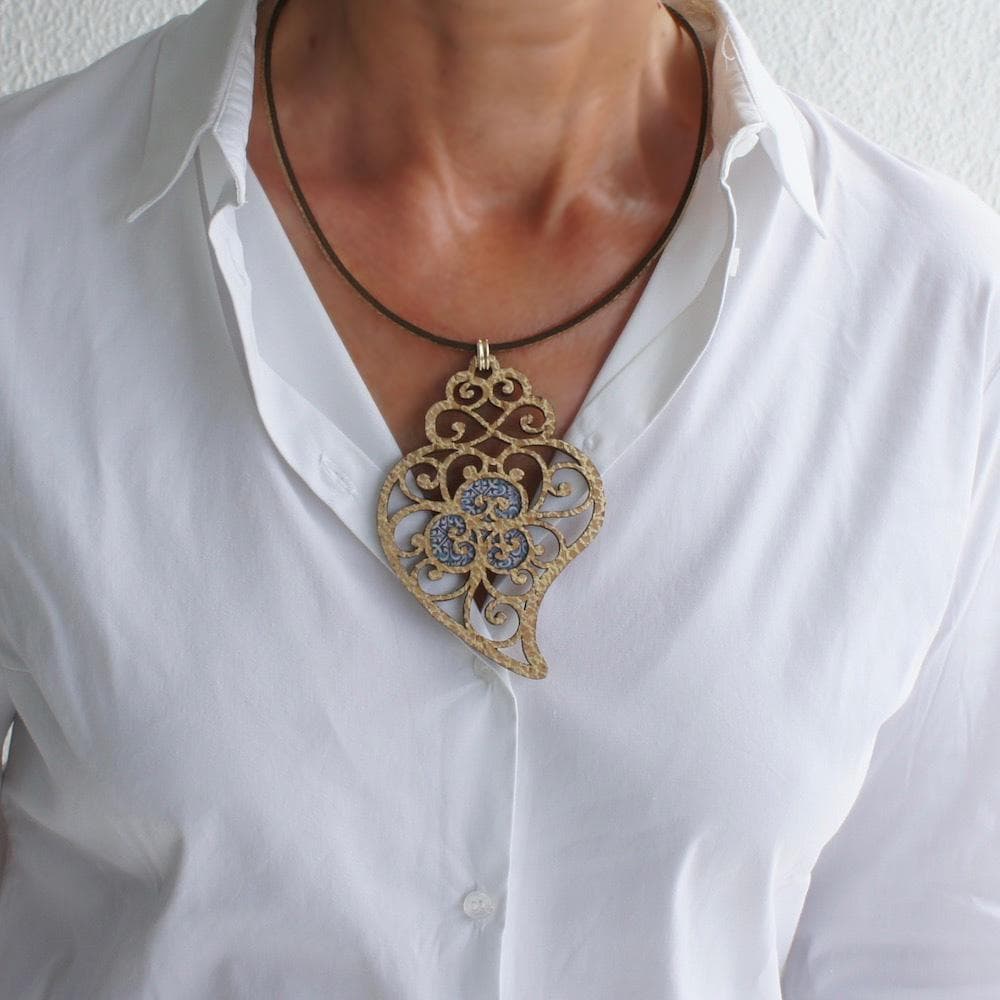 Hearth of Viana I Cork short necklace
