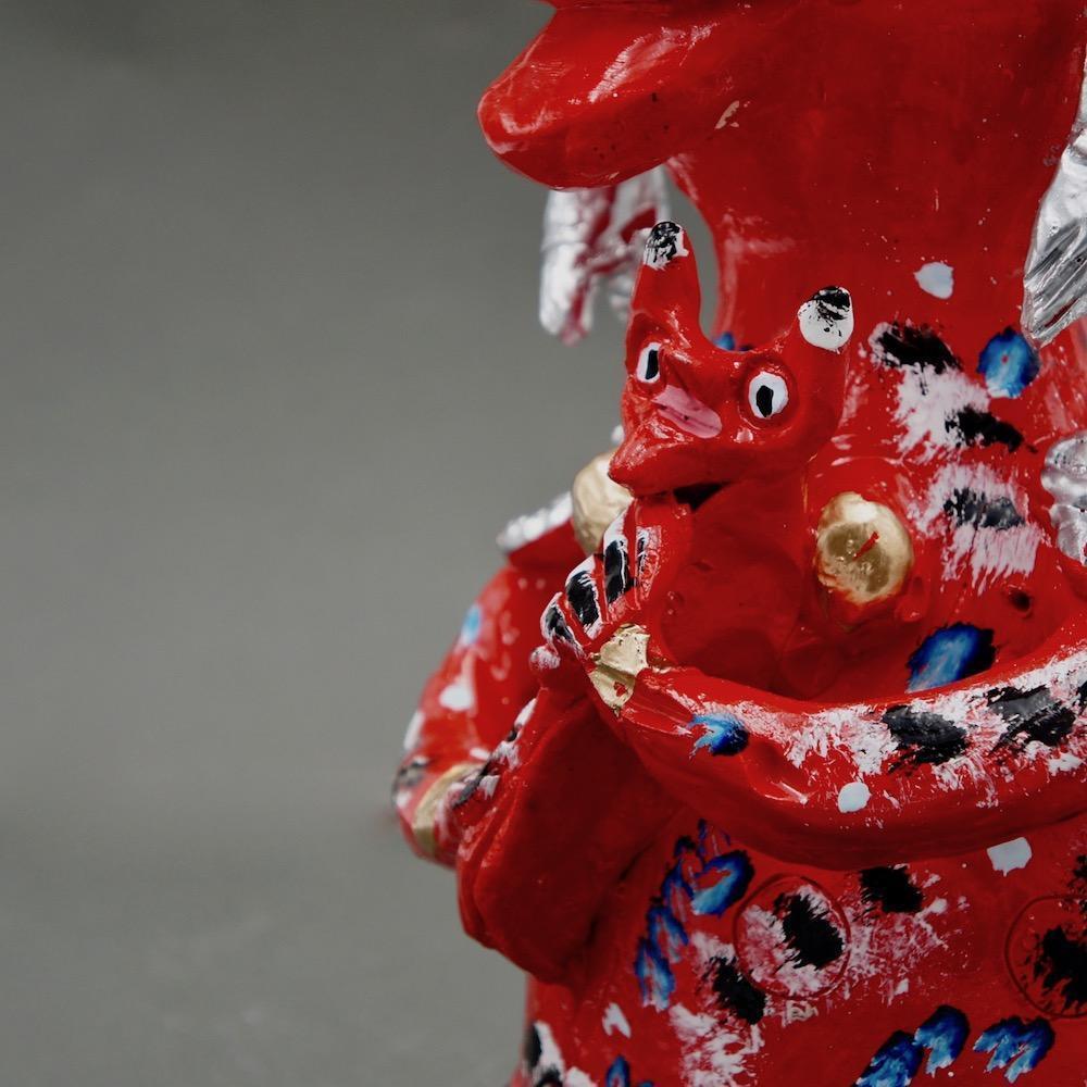 Diabo com criança I Statuette by Jùlia Côta - 40 cm