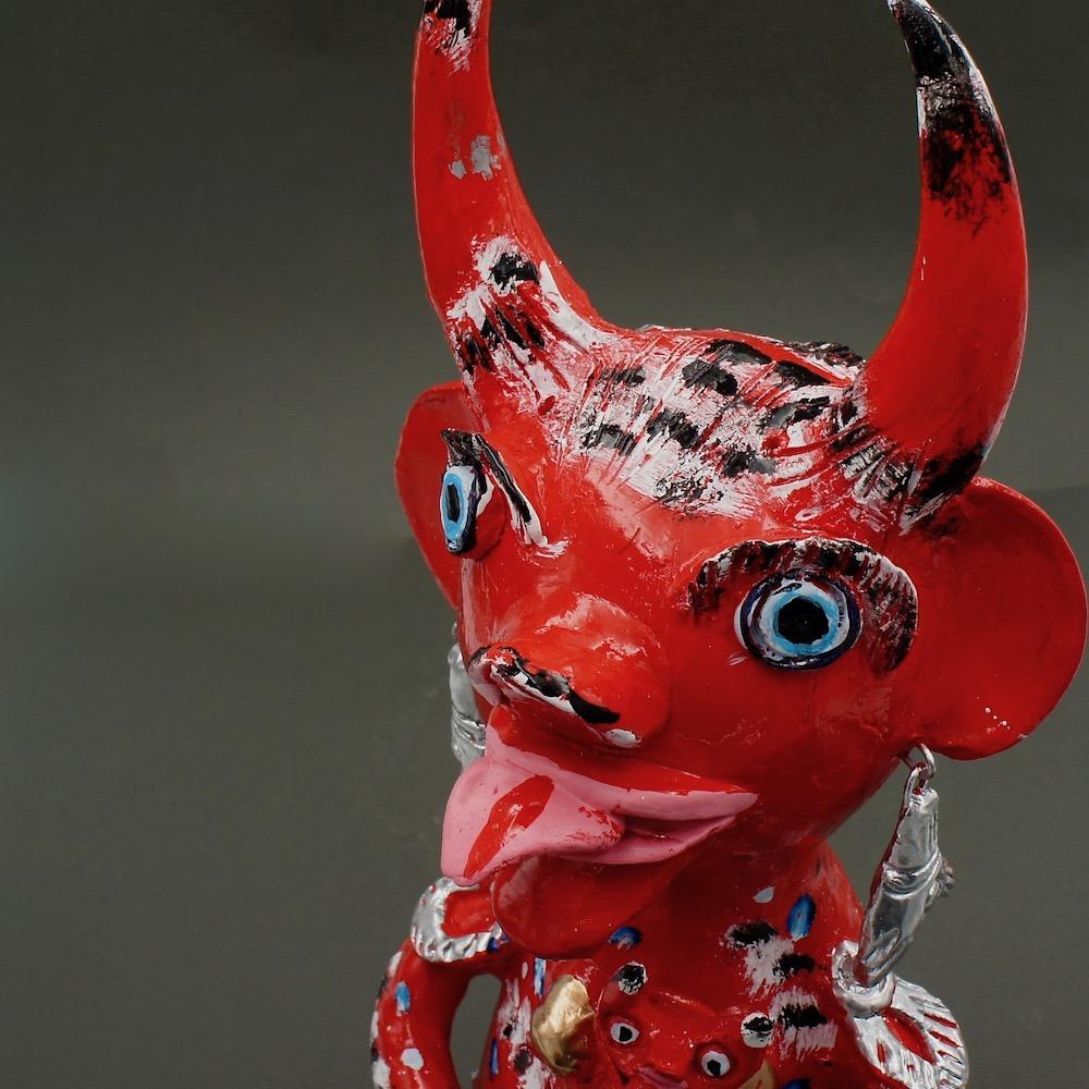 Diabo com criança I Statuette by Jùlia Côta - 40 cm