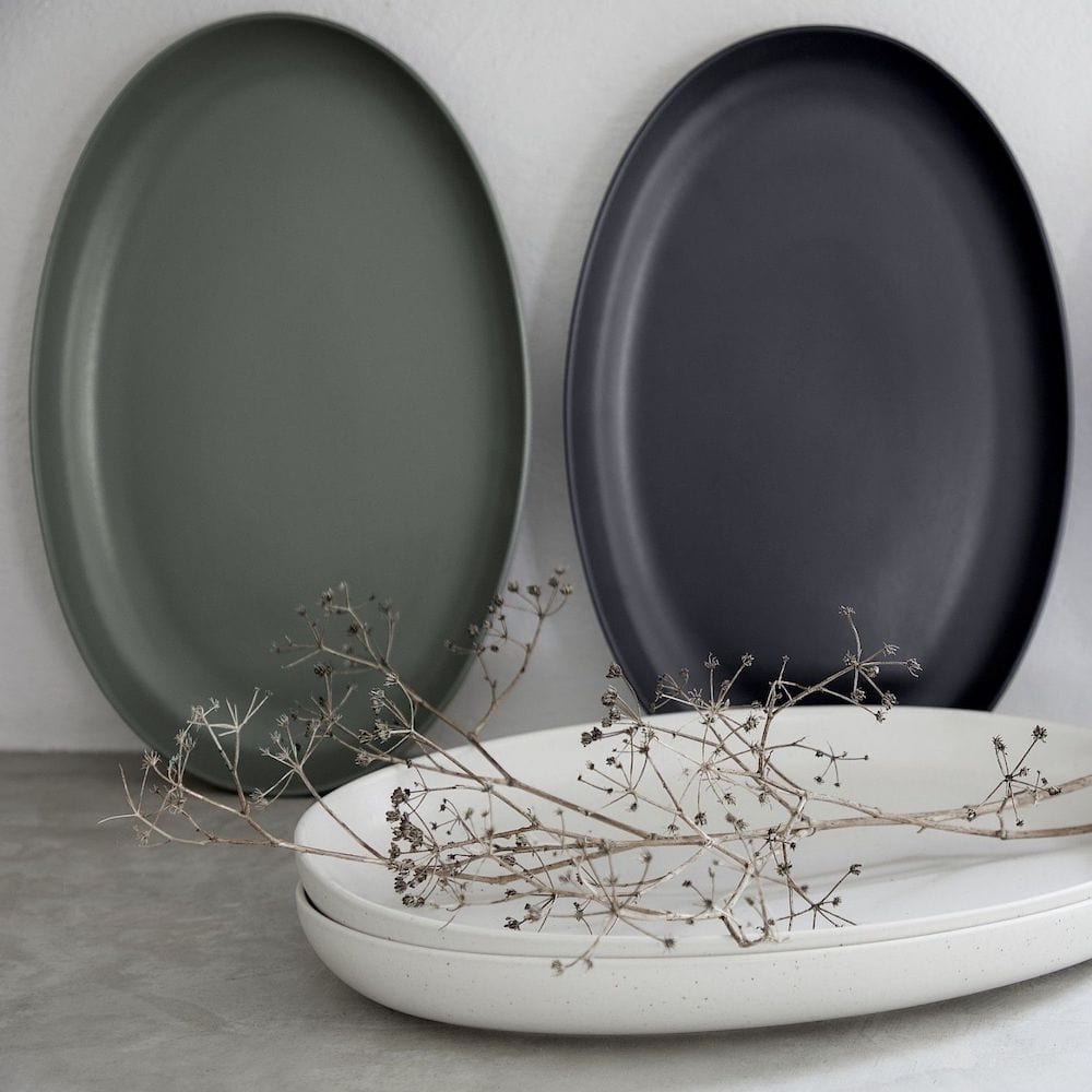Grand plat en grès anthracite I Vaisselle portugaise Plat en grès “Pacifica" Anthracite - 32cm