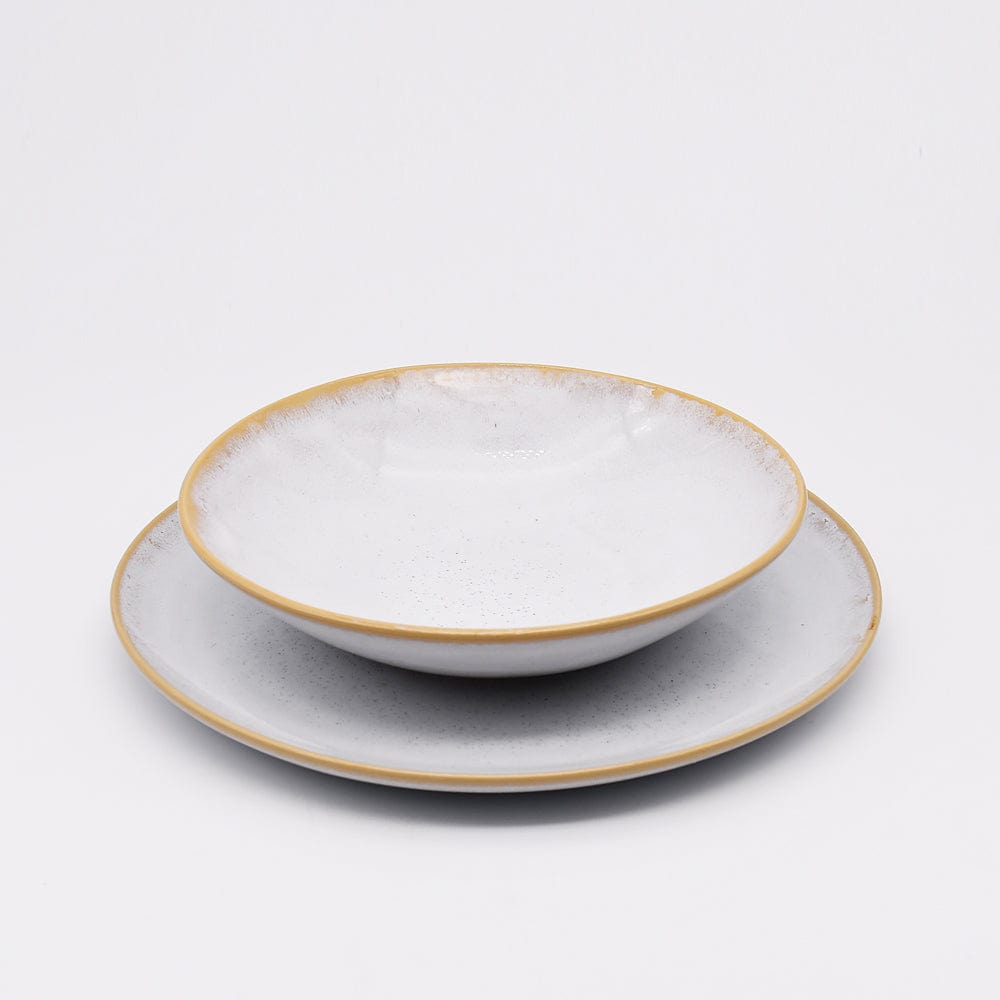 Grande assiette en grès de la collection portugaise Corals Assiette creuse en grès "Amazonia" Blanche