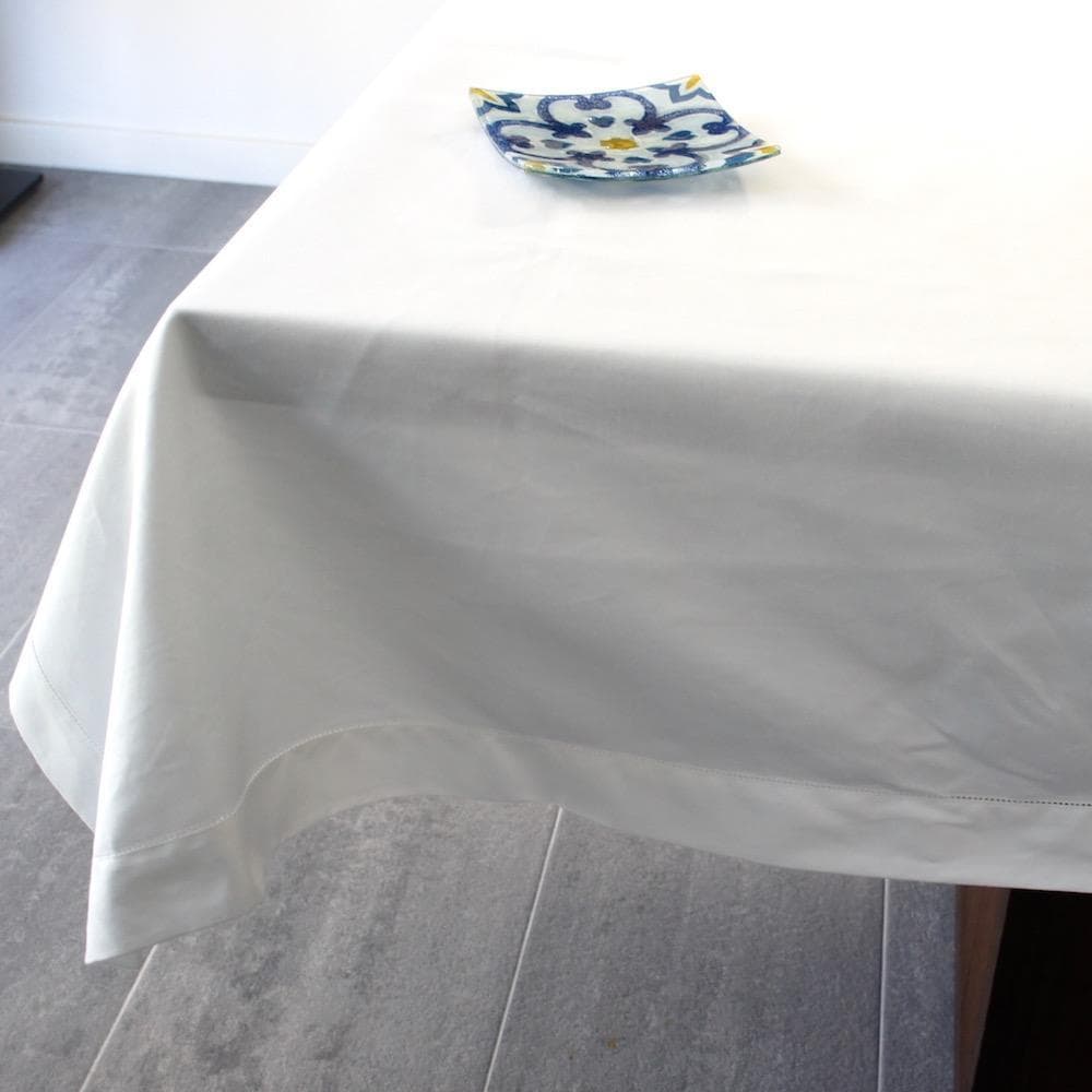 White cotton tabblecloth 300x180