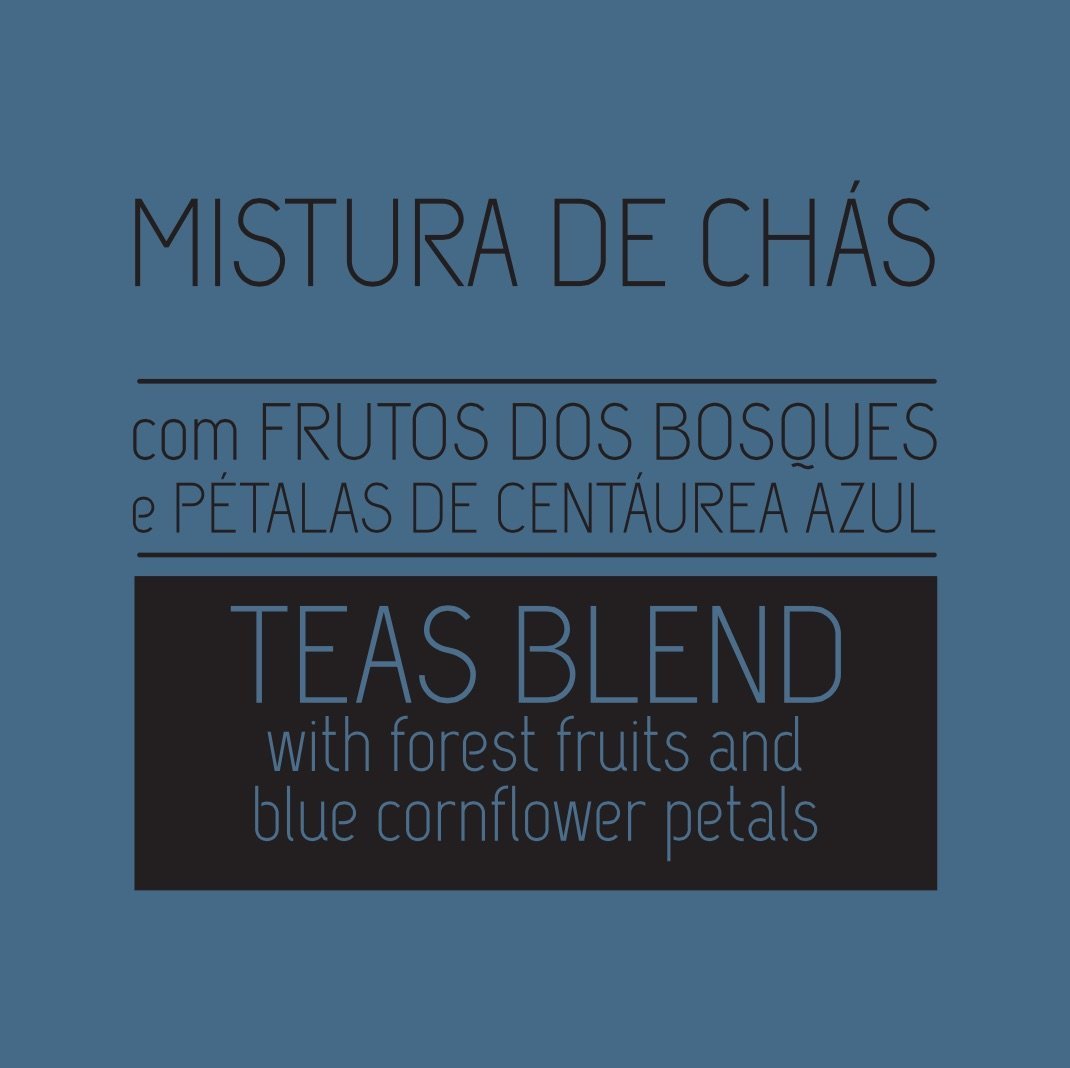 Black tea with berries and cornflower petals