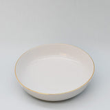 Assiette creuse en porcelaine blanche à bord doré – Fabriquée au Portugal Assiette creuse en porcelaine "Resonance"