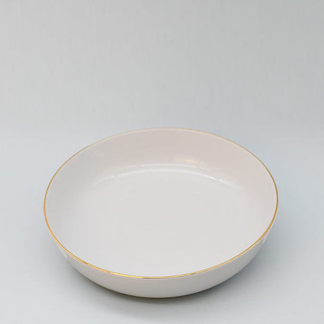 Assiette creuse en porcelaine blanche à bord doré – Fabriquée au Portugal Assiette creuse en porcelaine "Resonance"