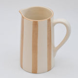 Carafe rayée en céramique Moka et blanc Carafe rayée "Costa Nova Mar" - Moka