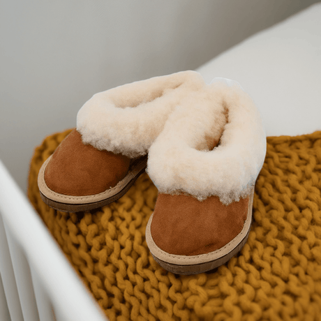 Chaussons enfants en mouton retourné Chaussons enfants en peau de mouton retournée
