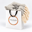 Coffret cadeau portugais plaid gris clair & hirondelle en céramique Sac cadeau I Plaid à chevrons gris clair et hirondelle assortie