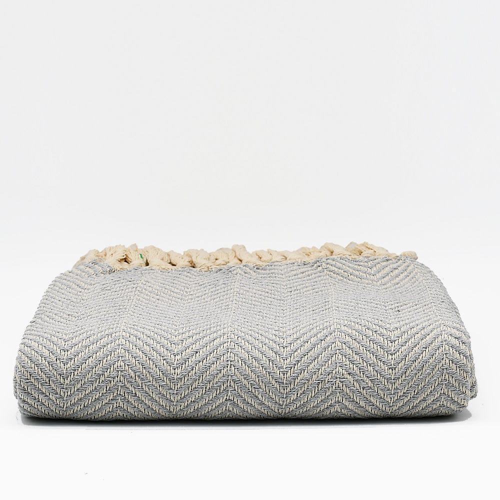 Coffret cadeau portugais plaid gris clair & hirondelle en céramique Sac cadeau I Plaid à chevrons gris clair et hirondelle assortie
