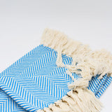 Coffret cadeau portugais plaid turquoise & hirondelle en céramique Sac cadeau I Plaid à chevrons turquoise et hirondelle assortie