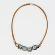 Collier en liège et 4 perles grises élégant et artisanal Collier en liège et perles - Gris