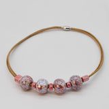 Collier en liège et 4 perles roses Collier en liège et perles - Rose