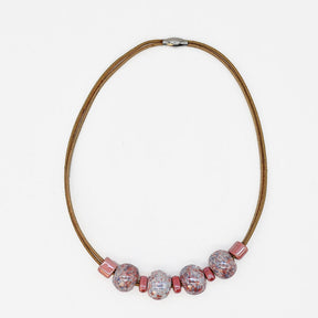 Collier en liège et 4 perles roses Collier en liège et perles - Rose