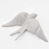 hirondelle en céramique stylisée et modernisée blanche, dans sa boîte cadeau Luisa Paixão.  Coffret hirondelle stylisée - Blanc