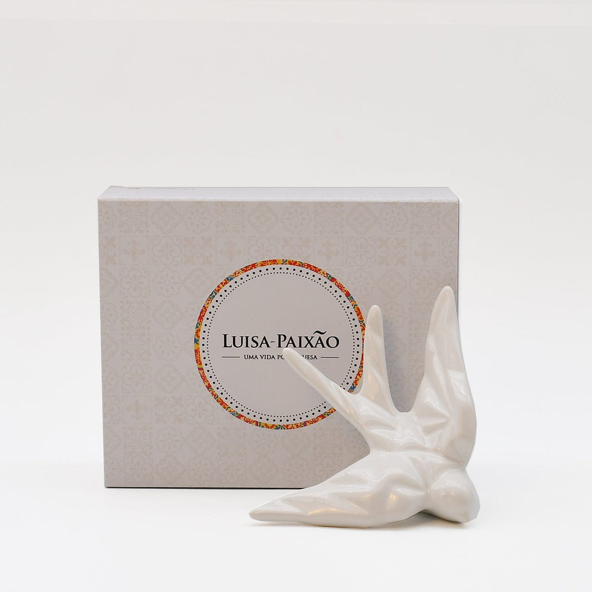hirondelle en céramique stylisée et modernisée blanche, dans sa boîte cadeau Luisa Paixão.  Coffret hirondelle stylisée - Blanc