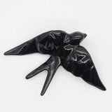 hirondelle en céramique stylisée et modernisée noir brillant, dans sa boîte cadeau Luisa Paixão.  Coffret hirondelle stylisée - Noir