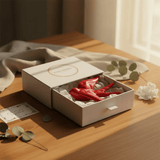 hirondelle en céramique stylisée et modernisée rouge brillant, dans sa boîte cadeau Luisa Paixão.  Coffret hirondelle stylisée - Rouge