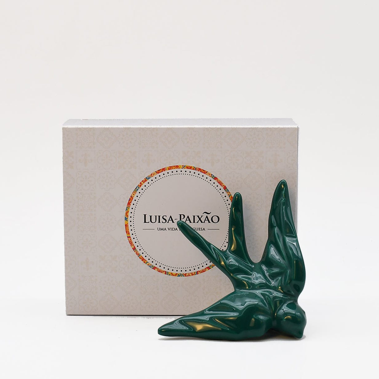 hirondelle en céramique stylisée et modernisée vert brillant dans sa boîte cadeau Luisa Paixão.  Coffret hirondelle stylisée - Vert