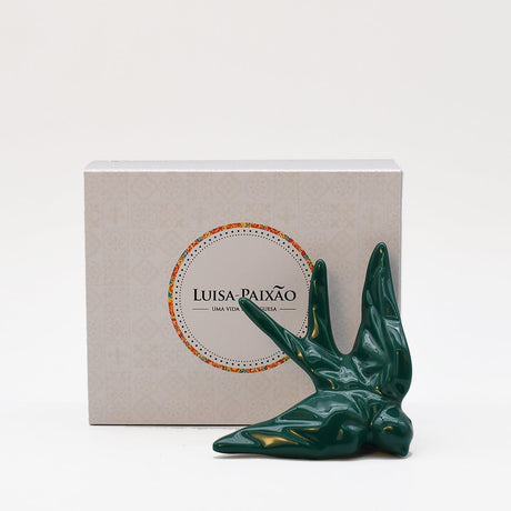 hirondelle en céramique stylisée et modernisée vert brillant dans sa boîte cadeau Luisa Paixão.  Coffret hirondelle stylisée - Vert