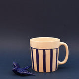 Mug en céramique portugaise I Vente en ligne Mug rayé en céramique "Costa Nova Mar" - Bleu Cobalt