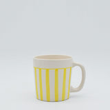 Mug rayé jaune et blanc en céramique portugaise I Vente en ligne Mug rayé en céramique "Costa Nova Mar" - Jaune