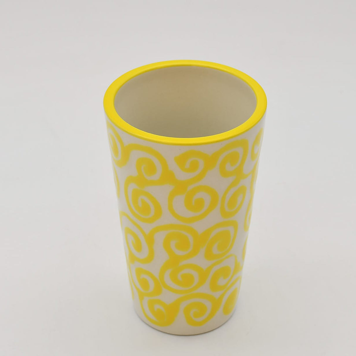 Mug Tourbillon jaune & crème en céramique artisanale Mug “Redemoinho” - Jaune