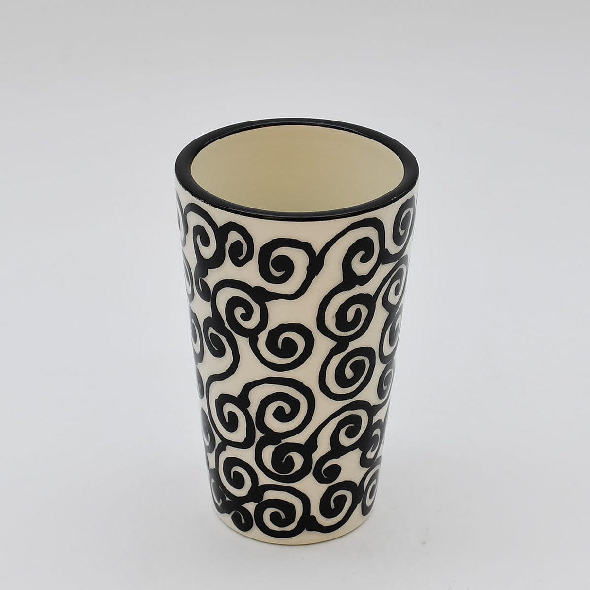 Mug Tourbillon noir & crème en céramique artisanale Mug “Redemoinho” - Noir