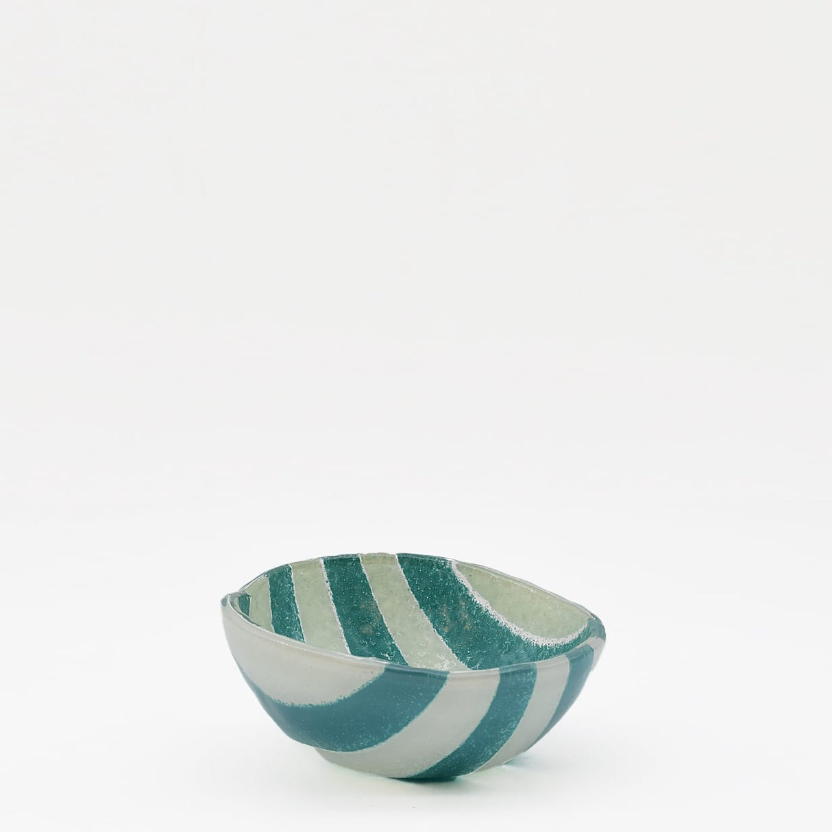 Petit bol en verre de Marinha Grande turquoise & blanc I Artisanat portugais Saladier en verre "Marinha Grande" - Turquoise