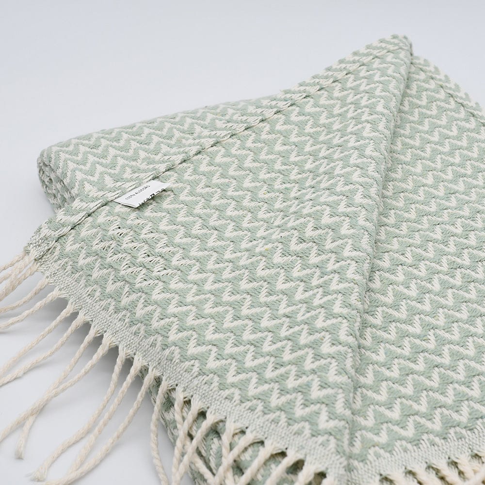 Plaid en coton bleu motifs chevrons I Artisanat du Portugal en ligne Plaid en coton "Ondas" - Vert