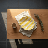 Plat de 24cm en céramique portugaise rayé jaune et blanc Plat de service rayé "Costa Nova Mar" - Jaune