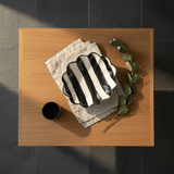 Plat de 24cm en céramique portugaise rayé noir et blanc Plat de service rayé "Costa Nova Mar" - Noir