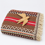 Sac cadeau I Plaid traditionnel marron et hirondelle assortie Sac cadeau I Plaid traditionnel marron et hirondelle assortie