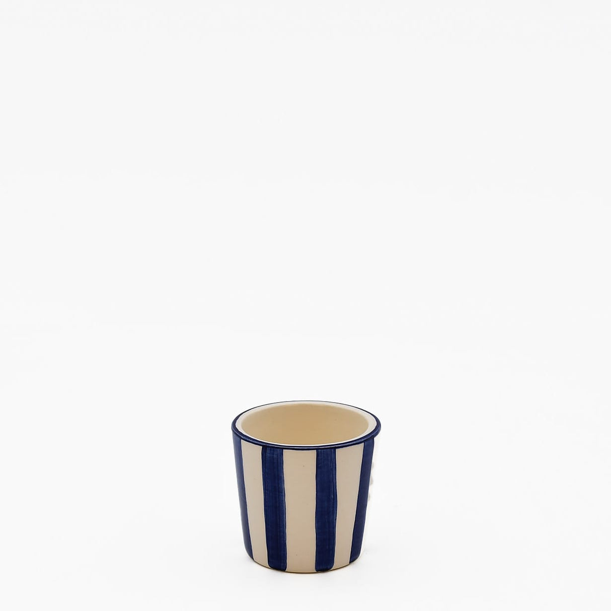 Tasse espresso Costa Nova artisanale bleue peinte main Tasse à espresso rayée "Costa Nova Mar" - Bleu