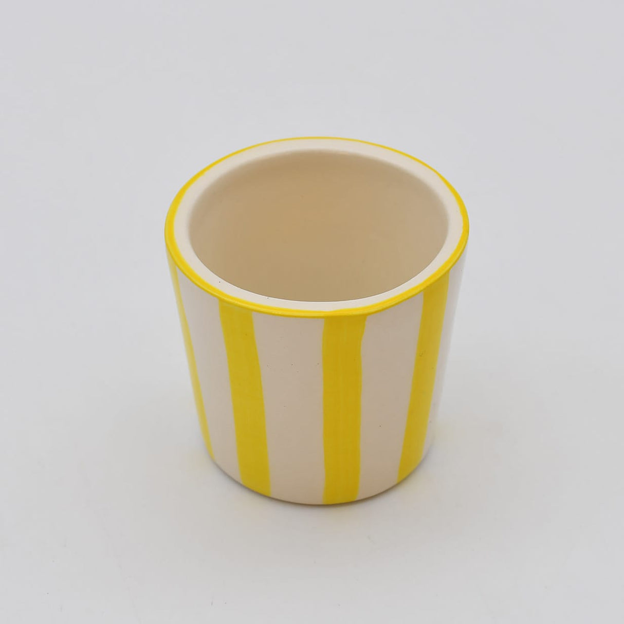Tasse espresso Costa Nova artisanale jaune peinte main Tasse à espresso rayée "Costa Nova Mar" - Jaune