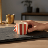 Tasse espresso Costa Nova artisanale rouge peinte main Tasse à espresso rayée "Costa Nova Mar" - Rouge