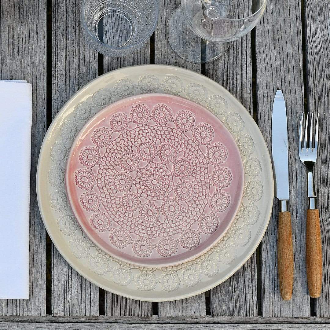 Assiette en céramique beige I Motifs dentelles portugaises Assiette "Flores" beige - 27 cm