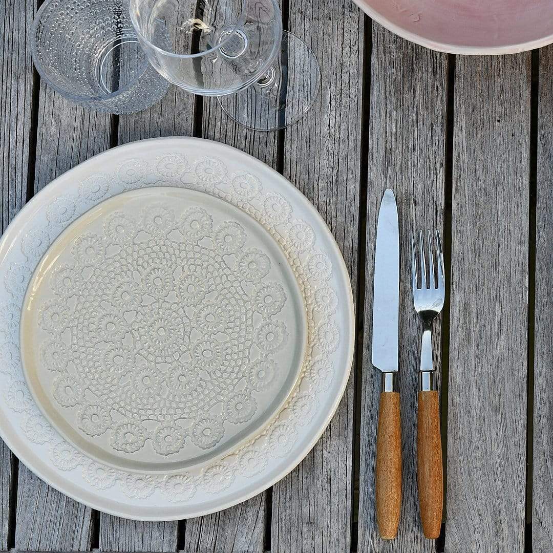 Assiette en céramique blanche I Motifs dentelles portugaises Assiette "Flores" blanche - 27 cm