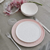 Assiette en céramique rose I Motifs dentelles portugaises Assiette "Carimbada" rose - 27 cm
