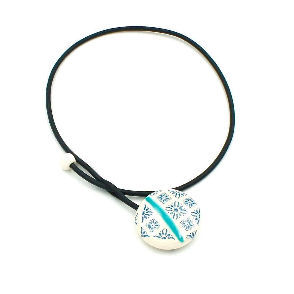 Ceramic necklace 'Freesby"