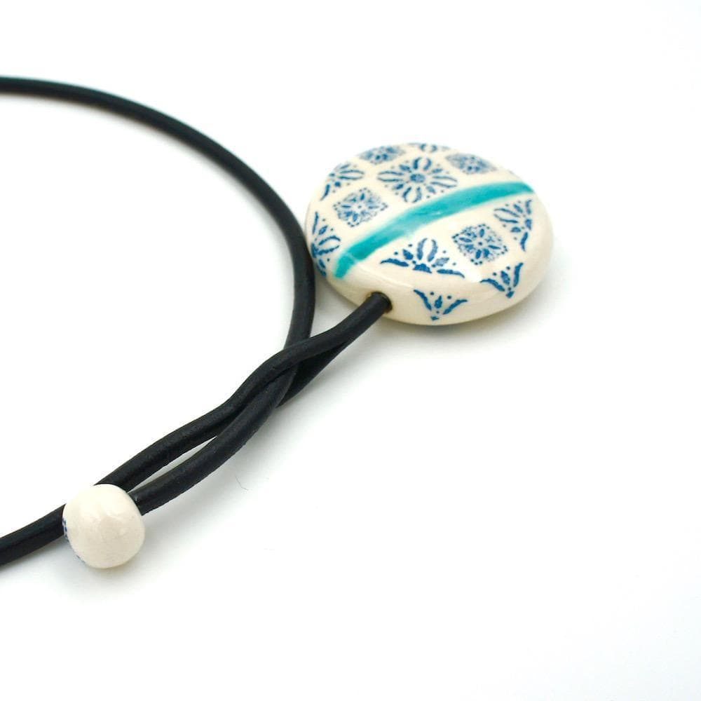 Ceramic necklace 'Freesby"