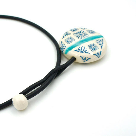 Ceramic necklace 'Freesby"