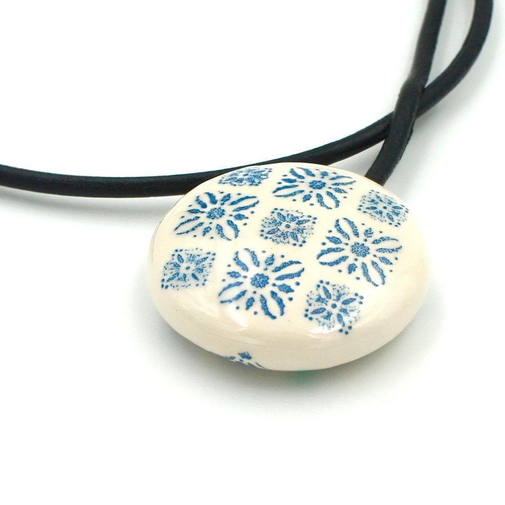 Ceramic necklace 'Freesby"